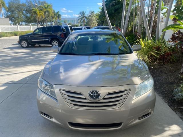 2007 Desert Sand Mica /Bisque Toyota Camry LE LOW MILES 44,042 1 OWNER (4T1BE46K77U) with an 2.4L DOHC MPFI VVT-i 16-Valve 4-Cyl Engine engine, Automatic transmission, located at 4701 North Dixie Hwy, Pompano Beach, FL, 33064, (954) 422-2889, 26.240938, -80.123474 - OUR WEBPAGE FLORIDACARS1.COM HAS OVER 100 PHOTOS AND FREE CARFAX LINK 2007 TOYOTA CAMRY LE VIN: 4T1BE46K77U636309 4 T 1 B E 4 6 K 7 7 U 6 3 6 3 0 9 SEDAN 4 DR 2.4L I4 F DOHC 16V GASOLINE 31 MPG FRONT WHEEL DRIVE Features ABS Brakes Air Conditioning AM/FM Stereo Automatic Transmission Auxiliary Audio - Photo#98