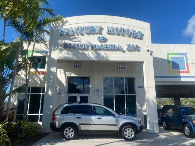 2006 Silver Metallic /Graphite Volvo XC90 SUV Turbo LOW MILES 55,260 1 OWNER FL (YV4CY592561) with an 2.5L Turbocharged I5 Engine engine, Automatic transmission, located at 4701 North Dixie Hwy, Pompano Beach, FL, 33064, (954) 422-2889, 26.240938, -80.123474 - OUR WEBPAGE FLORIDACARS1.COM HAS OVER 100 PHOTOS AND FREE CARFAX LINK 2006 VOLVO XC90 2.5T 1 OWNER FL SUNROOF LEATHER FULLY LOADED VIN: YV4CY592561248414 Y V 4 C Y 5 9 2 5 6 1 2 4 8 4 1 4 4 DOOR WAGON/SPORT UTILITY 2.5L I5 F GASOLINE 23 MPG FRONT WHEEL DRIVE Features ABS Brakes Air Conditioning Allo - Photo#0