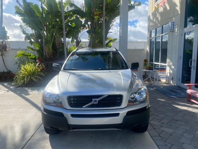 2006 Silver Metallic /Graphite Volvo XC90 SUV Turbo LOW MILES 55,260 1 OWNER FL (YV4CY592561) with an 2.5L Turbocharged I5 Engine engine, Automatic transmission, located at 4701 North Dixie Hwy, Pompano Beach, FL, 33064, (954) 422-2889, 26.240938, -80.123474 - OUR WEBPAGE FLORIDACARS1.COM HAS OVER 100 PHOTOS AND FREE CARFAX LINK 2006 VOLVO XC90 2.5T 1 OWNER FL SUNROOF LEATHER FULLY LOADED VIN: YV4CY592561248414 Y V 4 C Y 5 9 2 5 6 1 2 4 8 4 1 4 4 DOOR WAGON/SPORT UTILITY 2.5L I5 F GASOLINE 23 MPG FRONT WHEEL DRIVE Features ABS Brakes Air Conditioning Allo - Photo#2