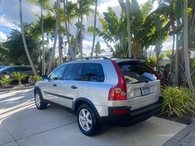 2006 Silver Metallic /Graphite Volvo XC90 SUV Turbo LOW MILES 55,260 1 OWNER FL (YV4CY592561) with an 2.5L Turbocharged I5 Engine engine, Automatic transmission, located at 4701 North Dixie Hwy, Pompano Beach, FL, 33064, (954) 422-2889, 26.240938, -80.123474 - OUR WEBPAGE FLORIDACARS1.COM HAS OVER 100 PHOTOS AND FREE CARFAX LINK 2006 VOLVO XC90 2.5T 1 OWNER FL SUNROOF LEATHER FULLY LOADED VIN: YV4CY592561248414 Y V 4 C Y 5 9 2 5 6 1 2 4 8 4 1 4 4 DOOR WAGON/SPORT UTILITY 2.5L I5 F GASOLINE 23 MPG FRONT WHEEL DRIVE Features ABS Brakes Air Conditioning Allo - Photo#5