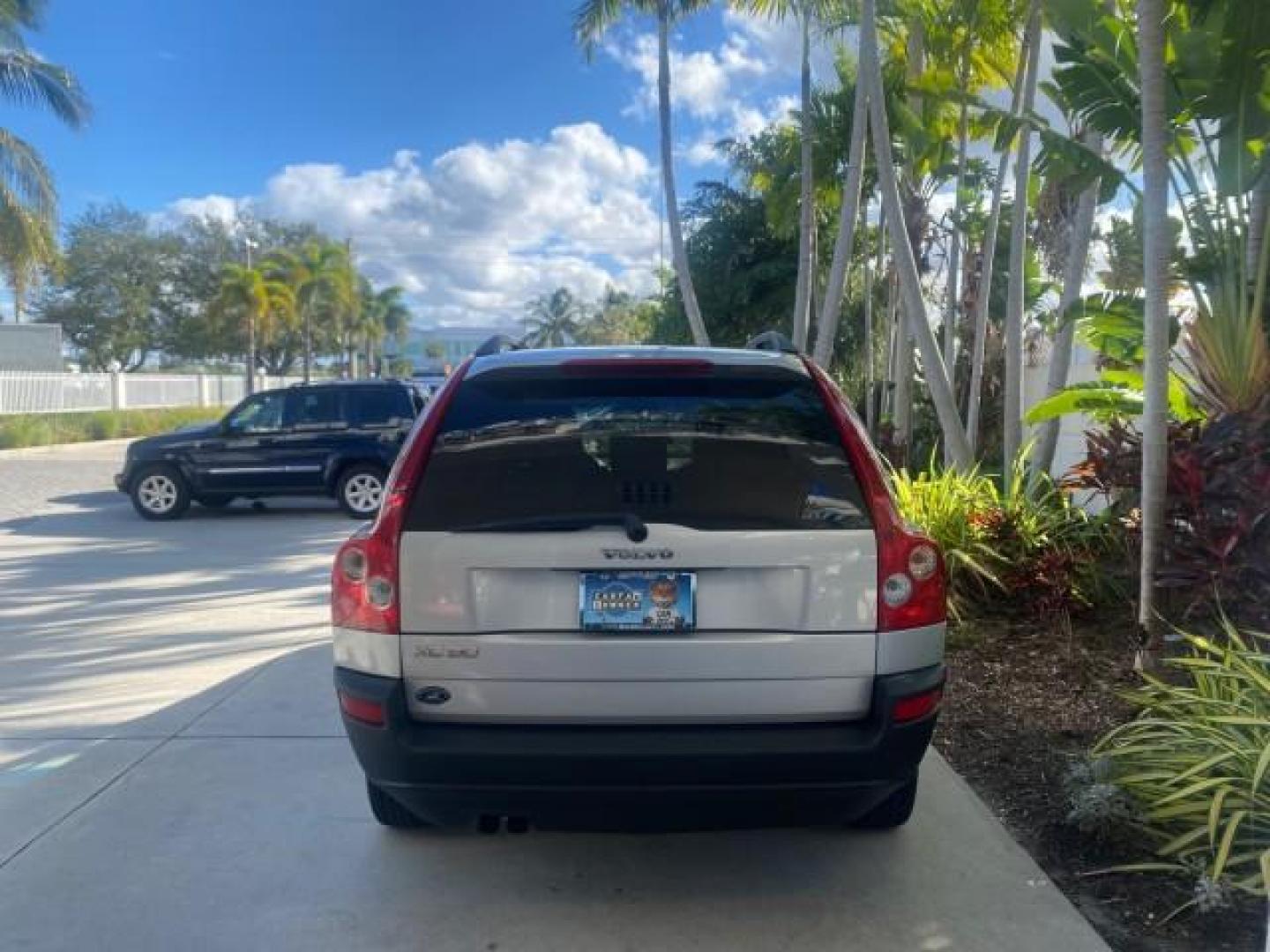 2006 Silver Metallic /Graphite Volvo XC90 SUV Turbo LOW MILES 55,260 1 OWNER FL (YV4CY592561) with an 2.5L Turbocharged I5 Engine engine, Automatic transmission, located at 4701 North Dixie Hwy, Pompano Beach, FL, 33064, (954) 422-2889, 26.240938, -80.123474 - OUR WEBPAGE FLORIDACARS1.COM HAS OVER 100 PHOTOS AND FREE CARFAX LINK 2006 VOLVO XC90 2.5T 1 OWNER FL SUNROOF LEATHER FULLY LOADED VIN: YV4CY592561248414 Y V 4 C Y 5 9 2 5 6 1 2 4 8 4 1 4 4 DOOR WAGON/SPORT UTILITY 2.5L I5 F GASOLINE 23 MPG FRONT WHEEL DRIVE Features ABS Brakes Air Conditioning Allo- Photo#6