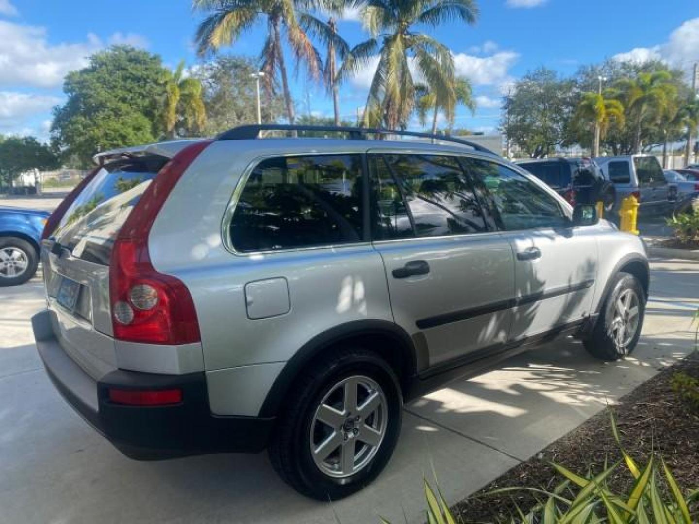 2006 Silver Metallic /Graphite Volvo XC90 SUV Turbo LOW MILES 55,260 1 OWNER FL (YV4CY592561) with an 2.5L Turbocharged I5 Engine engine, Automatic transmission, located at 4701 North Dixie Hwy, Pompano Beach, FL, 33064, (954) 422-2889, 26.240938, -80.123474 - OUR WEBPAGE FLORIDACARS1.COM HAS OVER 100 PHOTOS AND FREE CARFAX LINK 2006 VOLVO XC90 2.5T 1 OWNER FL SUNROOF LEATHER FULLY LOADED VIN: YV4CY592561248414 Y V 4 C Y 5 9 2 5 6 1 2 4 8 4 1 4 4 DOOR WAGON/SPORT UTILITY 2.5L I5 F GASOLINE 23 MPG FRONT WHEEL DRIVE Features ABS Brakes Air Conditioning Allo- Photo#7