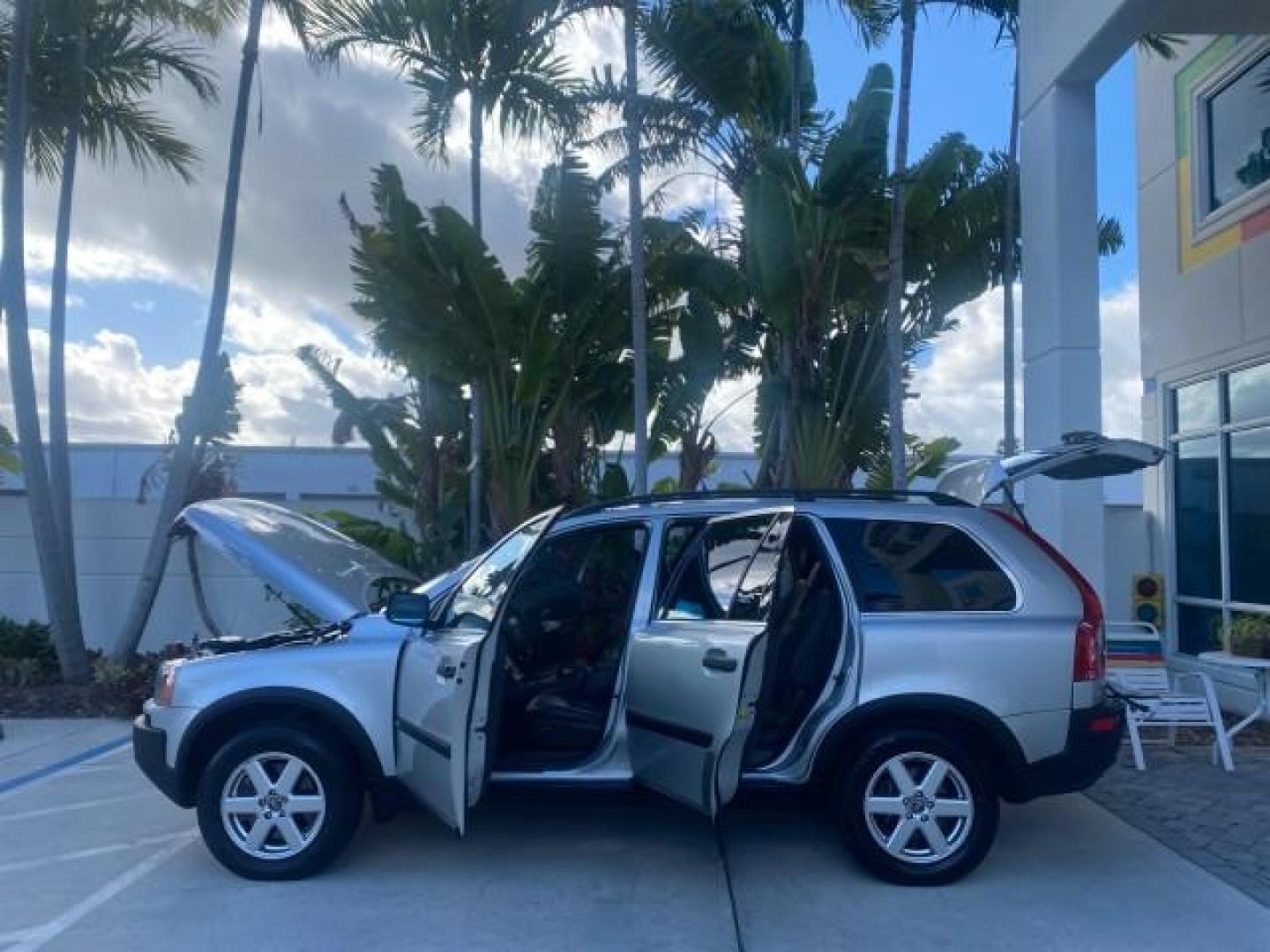 2006 Silver Metallic /Graphite Volvo XC90 SUV Turbo LOW MILES 55,260 1 OWNER FL (YV4CY592561) with an 2.5L Turbocharged I5 Engine engine, Automatic transmission, located at 4701 North Dixie Hwy, Pompano Beach, FL, 33064, (954) 422-2889, 26.240938, -80.123474 - OUR WEBPAGE FLORIDACARS1.COM HAS OVER 100 PHOTOS AND FREE CARFAX LINK 2006 VOLVO XC90 2.5T 1 OWNER FL SUNROOF LEATHER FULLY LOADED VIN: YV4CY592561248414 Y V 4 C Y 5 9 2 5 6 1 2 4 8 4 1 4 4 DOOR WAGON/SPORT UTILITY 2.5L I5 F GASOLINE 23 MPG FRONT WHEEL DRIVE Features ABS Brakes Air Conditioning Allo- Photo#8