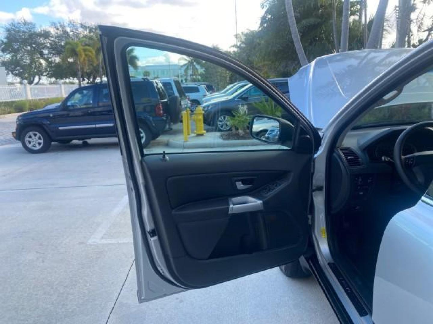 2006 Silver Metallic /Graphite Volvo XC90 SUV Turbo LOW MILES 55,260 1 OWNER FL (YV4CY592561) with an 2.5L Turbocharged I5 Engine engine, Automatic transmission, located at 4701 North Dixie Hwy, Pompano Beach, FL, 33064, (954) 422-2889, 26.240938, -80.123474 - OUR WEBPAGE FLORIDACARS1.COM HAS OVER 100 PHOTOS AND FREE CARFAX LINK 2006 VOLVO XC90 2.5T 1 OWNER FL SUNROOF LEATHER FULLY LOADED VIN: YV4CY592561248414 Y V 4 C Y 5 9 2 5 6 1 2 4 8 4 1 4 4 DOOR WAGON/SPORT UTILITY 2.5L I5 F GASOLINE 23 MPG FRONT WHEEL DRIVE Features ABS Brakes Air Conditioning Allo- Photo#9