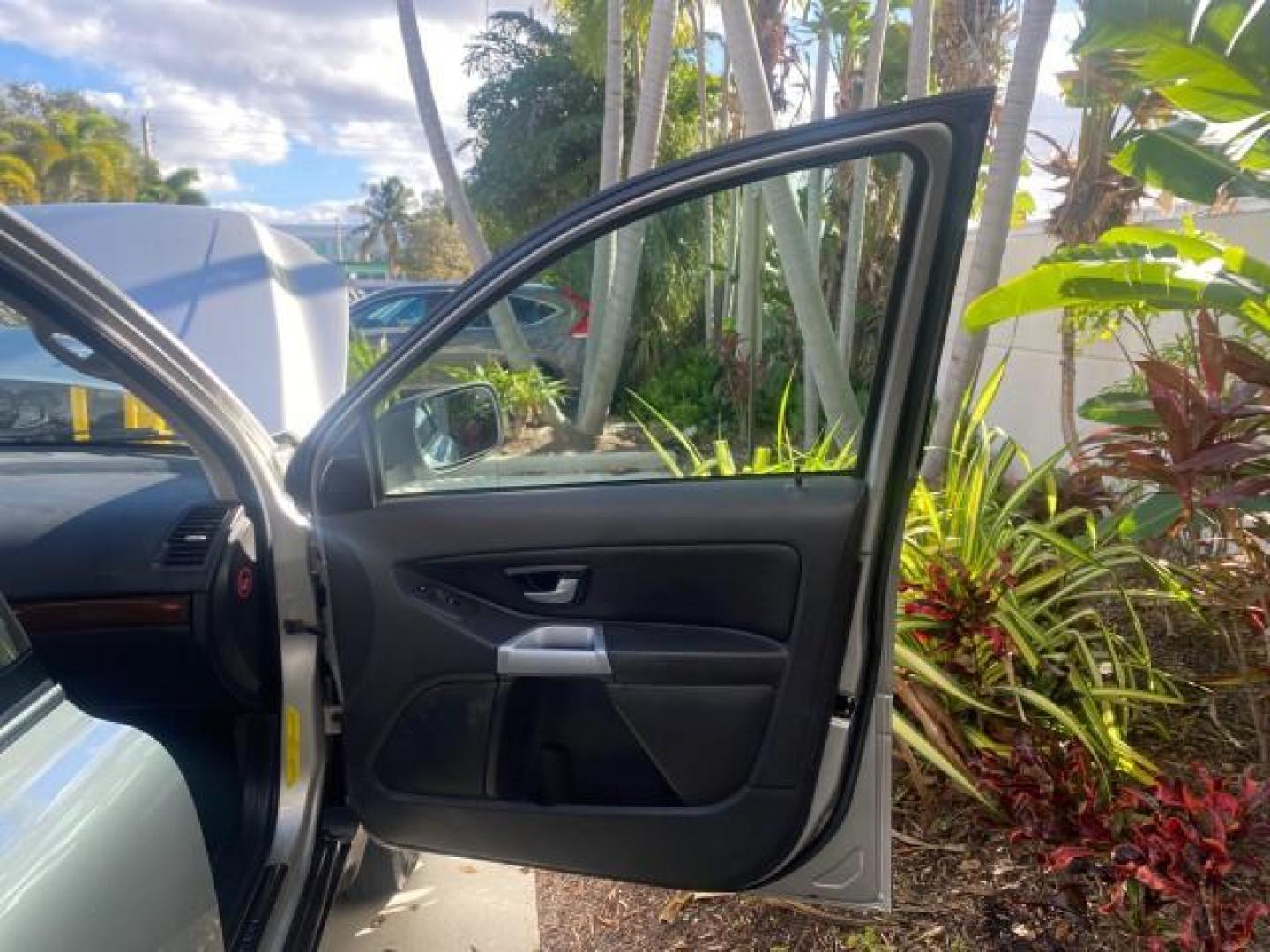 2006 Silver Metallic /Graphite Volvo XC90 SUV Turbo LOW MILES 55,260 1 OWNER FL (YV4CY592561) with an 2.5L Turbocharged I5 Engine engine, Automatic transmission, located at 4701 North Dixie Hwy, Pompano Beach, FL, 33064, (954) 422-2889, 26.240938, -80.123474 - OUR WEBPAGE FLORIDACARS1.COM HAS OVER 100 PHOTOS AND FREE CARFAX LINK 2006 VOLVO XC90 2.5T 1 OWNER FL SUNROOF LEATHER FULLY LOADED VIN: YV4CY592561248414 Y V 4 C Y 5 9 2 5 6 1 2 4 8 4 1 4 4 DOOR WAGON/SPORT UTILITY 2.5L I5 F GASOLINE 23 MPG FRONT WHEEL DRIVE Features ABS Brakes Air Conditioning Allo- Photo#11