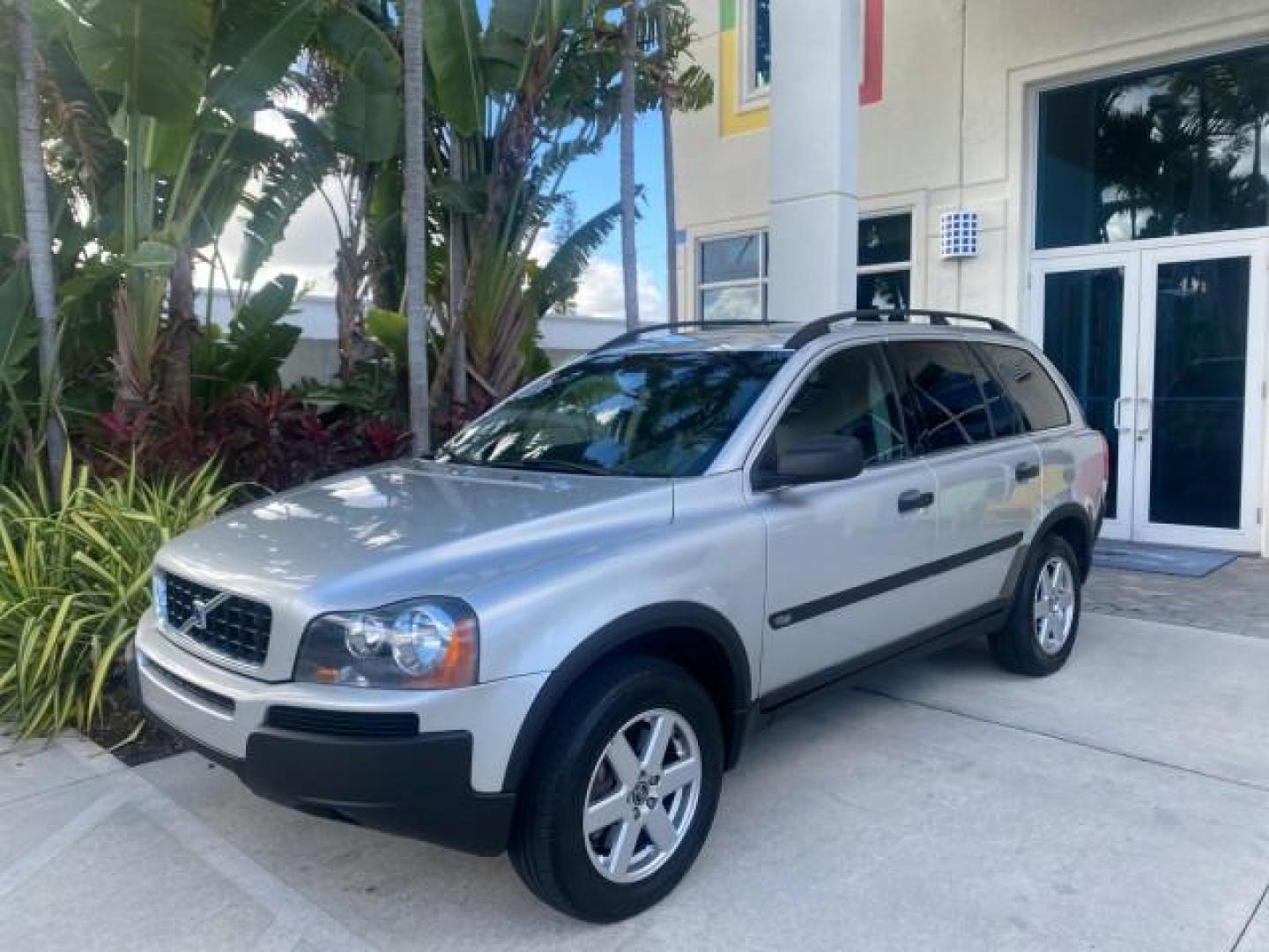 2006 Silver Metallic /Graphite Volvo XC90 SUV Turbo LOW MILES 55,260 1 OWNER FL (YV4CY592561) with an 2.5L Turbocharged I5 Engine engine, Automatic transmission, located at 4701 North Dixie Hwy, Pompano Beach, FL, 33064, (954) 422-2889, 26.240938, -80.123474 - OUR WEBPAGE FLORIDACARS1.COM HAS OVER 100 PHOTOS AND FREE CARFAX LINK 2006 VOLVO XC90 2.5T 1 OWNER FL SUNROOF LEATHER FULLY LOADED VIN: YV4CY592561248414 Y V 4 C Y 5 9 2 5 6 1 2 4 8 4 1 4 4 DOOR WAGON/SPORT UTILITY 2.5L I5 F GASOLINE 23 MPG FRONT WHEEL DRIVE Features ABS Brakes Air Conditioning Allo- Photo#29