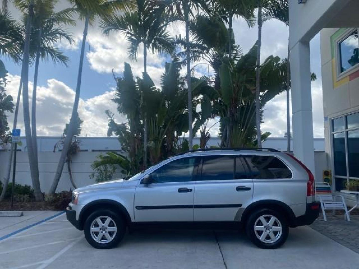 2006 Silver Metallic /Graphite Volvo XC90 SUV Turbo LOW MILES 55,260 1 OWNER FL (YV4CY592561) with an 2.5L Turbocharged I5 Engine engine, Automatic transmission, located at 4701 North Dixie Hwy, Pompano Beach, FL, 33064, (954) 422-2889, 26.240938, -80.123474 - OUR WEBPAGE FLORIDACARS1.COM HAS OVER 100 PHOTOS AND FREE CARFAX LINK 2006 VOLVO XC90 2.5T 1 OWNER FL SUNROOF LEATHER FULLY LOADED VIN: YV4CY592561248414 Y V 4 C Y 5 9 2 5 6 1 2 4 8 4 1 4 4 DOOR WAGON/SPORT UTILITY 2.5L I5 F GASOLINE 23 MPG FRONT WHEEL DRIVE Features ABS Brakes Air Conditioning Allo- Photo#30