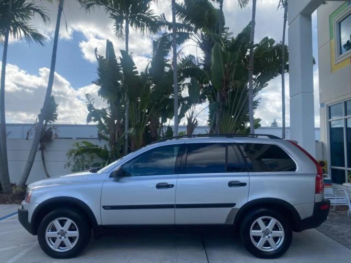2006 Silver Metallic /Graphite Volvo XC90 SUV Turbo LOW MILES 55,260 1 OWNER FL (YV4CY592561) with an 2.5L Turbocharged I5 Engine engine, Automatic transmission, located at 4701 North Dixie Hwy, Pompano Beach, FL, 33064, (954) 422-2889, 26.240938, -80.123474 - OUR WEBPAGE FLORIDACARS1.COM HAS OVER 100 PHOTOS AND FREE CARFAX LINK 2006 VOLVO XC90 2.5T 1 OWNER FL SUNROOF LEATHER FULLY LOADED VIN: YV4CY592561248414 Y V 4 C Y 5 9 2 5 6 1 2 4 8 4 1 4 4 DOOR WAGON/SPORT UTILITY 2.5L I5 F GASOLINE 23 MPG FRONT WHEEL DRIVE Features ABS Brakes Air Conditioning Allo- Photo#31