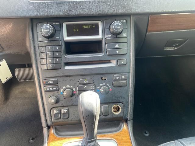 2006 Silver Metallic /Graphite Volvo XC90 SUV Turbo LOW MILES 55,260 1 OWNER FL (YV4CY592561) with an 2.5L Turbocharged I5 Engine engine, Automatic transmission, located at 4701 North Dixie Hwy, Pompano Beach, FL, 33064, (954) 422-2889, 26.240938, -80.123474 - OUR WEBPAGE FLORIDACARS1.COM HAS OVER 100 PHOTOS AND FREE CARFAX LINK 2006 VOLVO XC90 2.5T 1 OWNER FL SUNROOF LEATHER FULLY LOADED VIN: YV4CY592561248414 Y V 4 C Y 5 9 2 5 6 1 2 4 8 4 1 4 4 DOOR WAGON/SPORT UTILITY 2.5L I5 F GASOLINE 23 MPG FRONT WHEEL DRIVE Features ABS Brakes Air Conditioning Allo - Photo#56