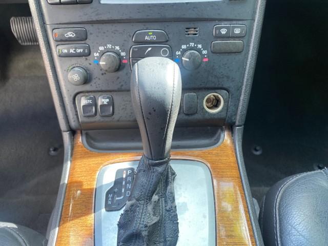 2006 Silver Metallic /Graphite Volvo XC90 SUV Turbo LOW MILES 55,260 1 OWNER FL (YV4CY592561) with an 2.5L Turbocharged I5 Engine engine, Automatic transmission, located at 4701 North Dixie Hwy, Pompano Beach, FL, 33064, (954) 422-2889, 26.240938, -80.123474 - OUR WEBPAGE FLORIDACARS1.COM HAS OVER 100 PHOTOS AND FREE CARFAX LINK 2006 VOLVO XC90 2.5T 1 OWNER FL SUNROOF LEATHER FULLY LOADED VIN: YV4CY592561248414 Y V 4 C Y 5 9 2 5 6 1 2 4 8 4 1 4 4 DOOR WAGON/SPORT UTILITY 2.5L I5 F GASOLINE 23 MPG FRONT WHEEL DRIVE Features ABS Brakes Air Conditioning Allo - Photo#58