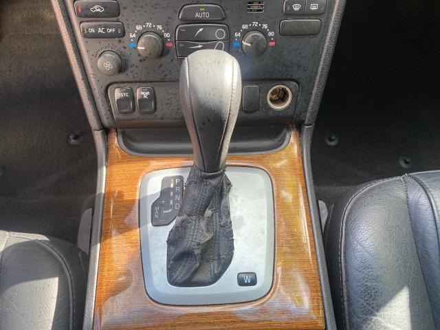 2006 Silver Metallic /Graphite Volvo XC90 SUV Turbo LOW MILES 55,260 1 OWNER FL (YV4CY592561) with an 2.5L Turbocharged I5 Engine engine, Automatic transmission, located at 4701 North Dixie Hwy, Pompano Beach, FL, 33064, (954) 422-2889, 26.240938, -80.123474 - OUR WEBPAGE FLORIDACARS1.COM HAS OVER 100 PHOTOS AND FREE CARFAX LINK 2006 VOLVO XC90 2.5T 1 OWNER FL SUNROOF LEATHER FULLY LOADED VIN: YV4CY592561248414 Y V 4 C Y 5 9 2 5 6 1 2 4 8 4 1 4 4 DOOR WAGON/SPORT UTILITY 2.5L I5 F GASOLINE 23 MPG FRONT WHEEL DRIVE Features ABS Brakes Air Conditioning Allo - Photo#59