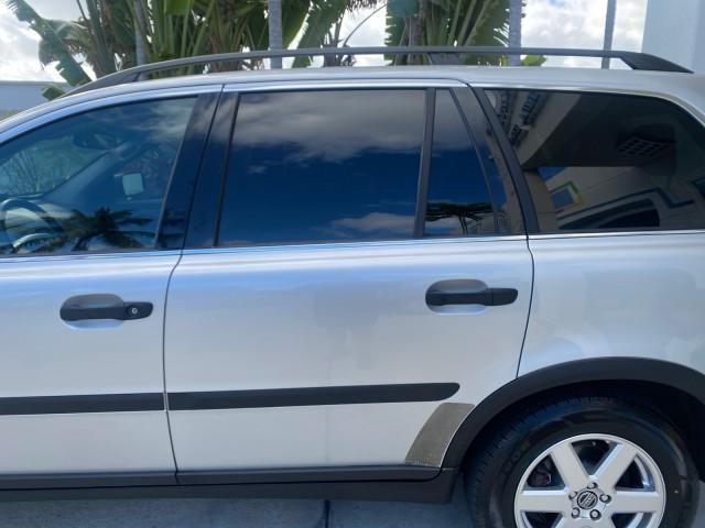 2006 Silver Metallic /Graphite Volvo XC90 SUV Turbo LOW MILES 55,260 1 OWNER FL (YV4CY592561) with an 2.5L Turbocharged I5 Engine engine, Automatic transmission, located at 4701 North Dixie Hwy, Pompano Beach, FL, 33064, (954) 422-2889, 26.240938, -80.123474 - OUR WEBPAGE FLORIDACARS1.COM HAS OVER 100 PHOTOS AND FREE CARFAX LINK 2006 VOLVO XC90 2.5T 1 OWNER FL SUNROOF LEATHER FULLY LOADED VIN: YV4CY592561248414 Y V 4 C Y 5 9 2 5 6 1 2 4 8 4 1 4 4 DOOR WAGON/SPORT UTILITY 2.5L I5 F GASOLINE 23 MPG FRONT WHEEL DRIVE Features ABS Brakes Air Conditioning Allo - Photo#65