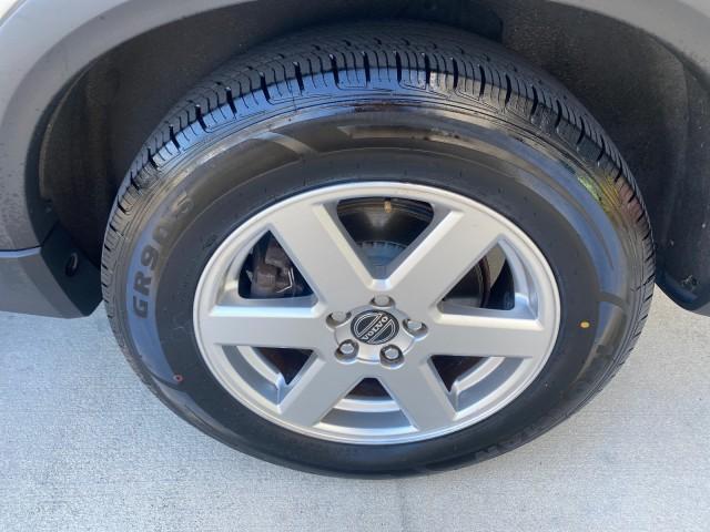 2006 Silver Metallic /Graphite Volvo XC90 SUV Turbo LOW MILES 55,260 1 OWNER FL (YV4CY592561) with an 2.5L Turbocharged I5 Engine engine, Automatic transmission, located at 4701 North Dixie Hwy, Pompano Beach, FL, 33064, (954) 422-2889, 26.240938, -80.123474 - OUR WEBPAGE FLORIDACARS1.COM HAS OVER 100 PHOTOS AND FREE CARFAX LINK 2006 VOLVO XC90 2.5T 1 OWNER FL SUNROOF LEATHER FULLY LOADED VIN: YV4CY592561248414 Y V 4 C Y 5 9 2 5 6 1 2 4 8 4 1 4 4 DOOR WAGON/SPORT UTILITY 2.5L I5 F GASOLINE 23 MPG FRONT WHEEL DRIVE Features ABS Brakes Air Conditioning Allo - Photo#77