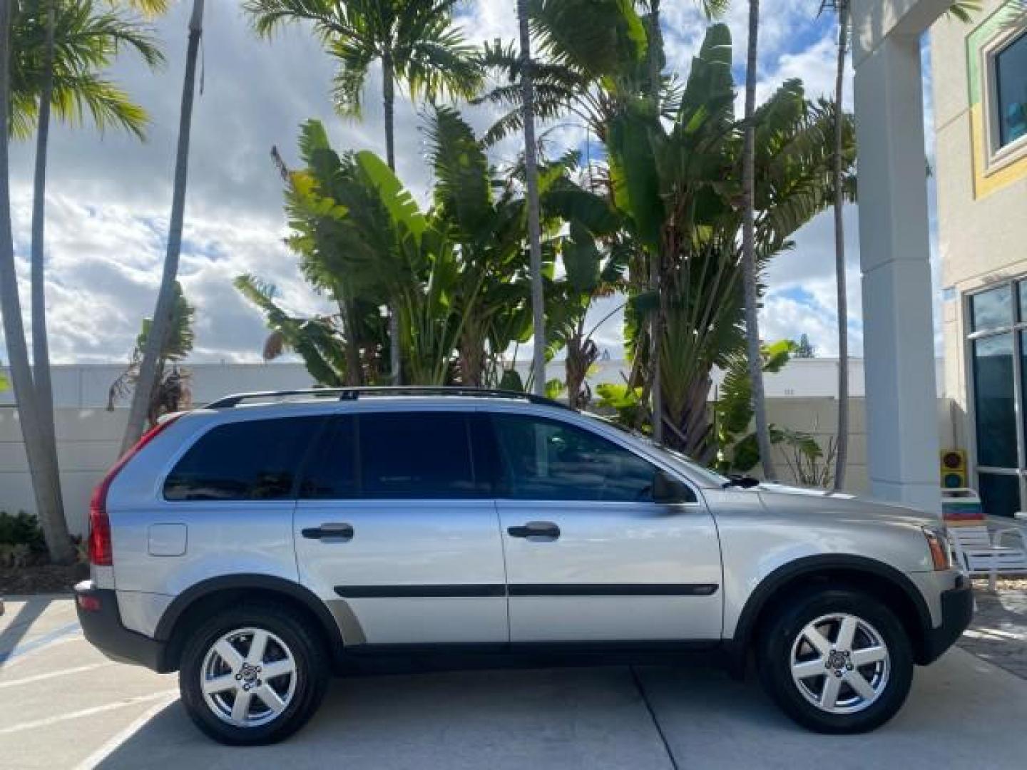 2006 Silver Metallic /Graphite Volvo XC90 SUV Turbo LOW MILES 55,260 1 OWNER FL (YV4CY592561) with an 2.5L Turbocharged I5 Engine engine, Automatic transmission, located at 4701 North Dixie Hwy, Pompano Beach, FL, 33064, (954) 422-2889, 26.240938, -80.123474 - OUR WEBPAGE FLORIDACARS1.COM HAS OVER 100 PHOTOS AND FREE CARFAX LINK 2006 VOLVO XC90 2.5T 1 OWNER FL SUNROOF LEATHER FULLY LOADED VIN: YV4CY592561248414 Y V 4 C Y 5 9 2 5 6 1 2 4 8 4 1 4 4 DOOR WAGON/SPORT UTILITY 2.5L I5 F GASOLINE 23 MPG FRONT WHEEL DRIVE Features ABS Brakes Air Conditioning Allo- Photo#91