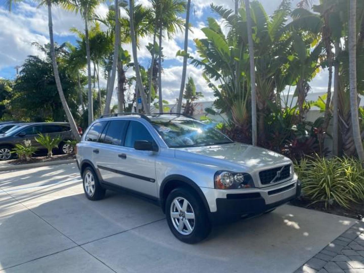 2006 Silver Metallic /Graphite Volvo XC90 SUV Turbo LOW MILES 55,260 1 OWNER FL (YV4CY592561) with an 2.5L Turbocharged I5 Engine engine, Automatic transmission, located at 4701 North Dixie Hwy, Pompano Beach, FL, 33064, (954) 422-2889, 26.240938, -80.123474 - OUR WEBPAGE FLORIDACARS1.COM HAS OVER 100 PHOTOS AND FREE CARFAX LINK 2006 VOLVO XC90 2.5T 1 OWNER FL SUNROOF LEATHER FULLY LOADED VIN: YV4CY592561248414 Y V 4 C Y 5 9 2 5 6 1 2 4 8 4 1 4 4 DOOR WAGON/SPORT UTILITY 2.5L I5 F GASOLINE 23 MPG FRONT WHEEL DRIVE Features ABS Brakes Air Conditioning Allo- Photo#92