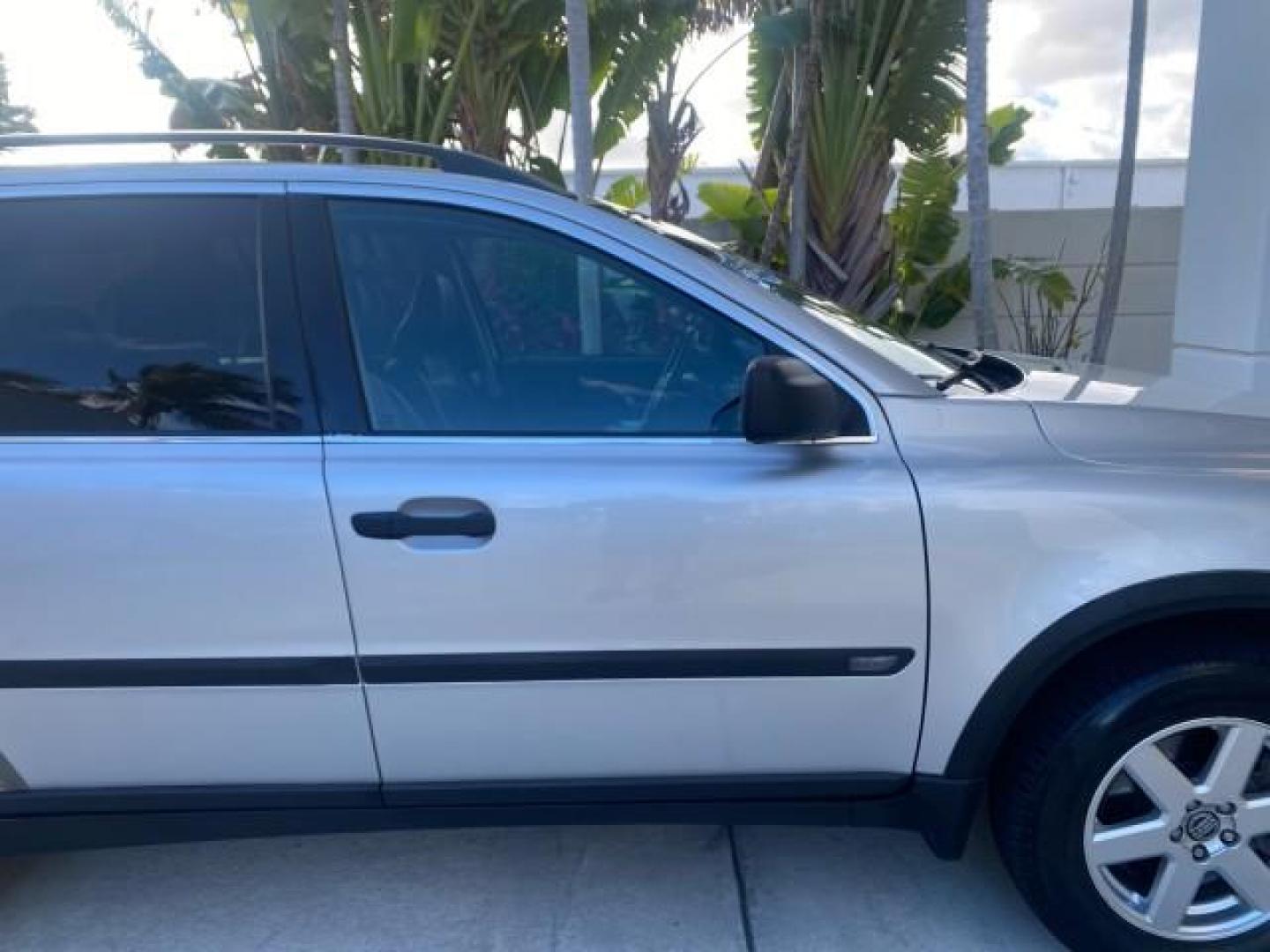 2006 Silver Metallic /Graphite Volvo XC90 SUV Turbo LOW MILES 55,260 1 OWNER FL (YV4CY592561) with an 2.5L Turbocharged I5 Engine engine, Automatic transmission, located at 4701 North Dixie Hwy, Pompano Beach, FL, 33064, (954) 422-2889, 26.240938, -80.123474 - OUR WEBPAGE FLORIDACARS1.COM HAS OVER 100 PHOTOS AND FREE CARFAX LINK 2006 VOLVO XC90 2.5T 1 OWNER FL SUNROOF LEATHER FULLY LOADED VIN: YV4CY592561248414 Y V 4 C Y 5 9 2 5 6 1 2 4 8 4 1 4 4 DOOR WAGON/SPORT UTILITY 2.5L I5 F GASOLINE 23 MPG FRONT WHEEL DRIVE Features ABS Brakes Air Conditioning Allo- Photo#98