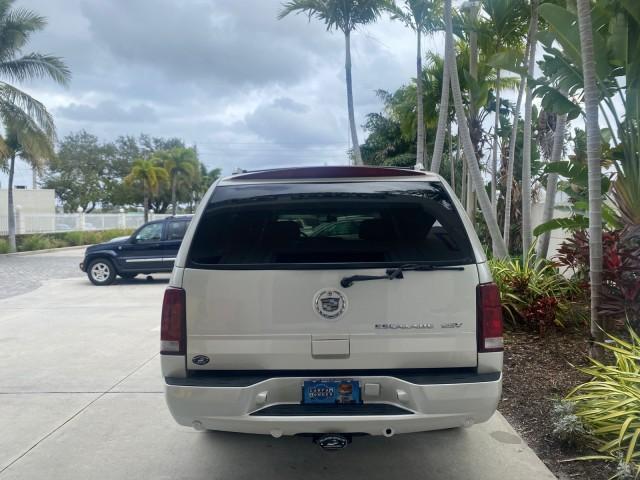 2003 White Diamond /Pewter Cadillac Escalade ESV 4WD/AWD (3GYFK66N23G) with an 6.0L Vortec 6000 High-Output V8 SFI Engine engine, Automatic transmission, located at 4701 North Dixie Hwy, Pompano Beach, FL, 33064, (954) 422-2889, 26.240938, -80.123474 - OUR WEBPAGE FLORIDACARS1.COM HAS OVER 100 PHOTOS AND FREE CARFAX LINK 2003 CADILLAC ESCALADE ESV VIN: 3GYFK66N23G235178 3 G Y F K 6 6 N 2 3 G 2 3 5 1 7 8 4 DOOR WAGON/SPORT UTILITY 6.0L V8 F GASOLINE 17 MPG ALL WHEEL DRIVE Features 4WD/AWD ABS Brakes Air Conditioning Alloy Wheels AM/FM Stereo Automa - Photo#6