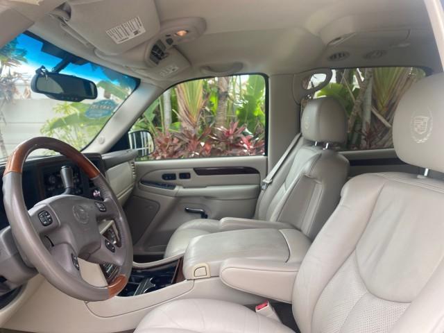 2003 White Diamond /Pewter Cadillac Escalade ESV 4WD/AWD (3GYFK66N23G) with an 6.0L Vortec 6000 High-Output V8 SFI Engine engine, Automatic transmission, located at 4701 North Dixie Hwy, Pompano Beach, FL, 33064, (954) 422-2889, 26.240938, -80.123474 - OUR WEBPAGE FLORIDACARS1.COM HAS OVER 100 PHOTOS AND FREE CARFAX LINK 2003 CADILLAC ESCALADE ESV VIN: 3GYFK66N23G235178 3 G Y F K 6 6 N 2 3 G 2 3 5 1 7 8 4 DOOR WAGON/SPORT UTILITY 6.0L V8 F GASOLINE 17 MPG ALL WHEEL DRIVE Features 4WD/AWD ABS Brakes Air Conditioning Alloy Wheels AM/FM Stereo Automa - Photo#10