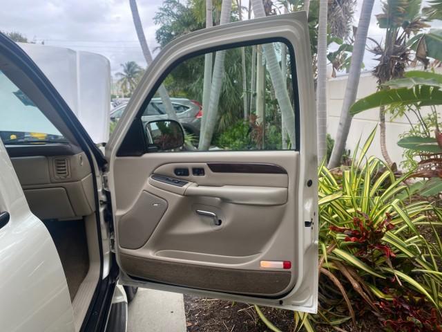 2003 White Diamond /Pewter Cadillac Escalade ESV 4WD/AWD (3GYFK66N23G) with an 6.0L Vortec 6000 High-Output V8 SFI Engine engine, Automatic transmission, located at 4701 North Dixie Hwy, Pompano Beach, FL, 33064, (954) 422-2889, 26.240938, -80.123474 - OUR WEBPAGE FLORIDACARS1.COM HAS OVER 100 PHOTOS AND FREE CARFAX LINK 2003 CADILLAC ESCALADE ESV VIN: 3GYFK66N23G235178 3 G Y F K 6 6 N 2 3 G 2 3 5 1 7 8 4 DOOR WAGON/SPORT UTILITY 6.0L V8 F GASOLINE 17 MPG ALL WHEEL DRIVE Features 4WD/AWD ABS Brakes Air Conditioning Alloy Wheels AM/FM Stereo Automa - Photo#11