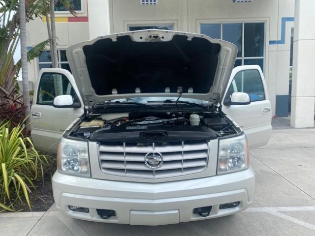 2003 White Diamond /Pewter Cadillac Escalade ESV 4WD/AWD (3GYFK66N23G) with an 6.0L Vortec 6000 High-Output V8 SFI Engine engine, Automatic transmission, located at 4701 North Dixie Hwy, Pompano Beach, FL, 33064, (954) 422-2889, 26.240938, -80.123474 - OUR WEBPAGE FLORIDACARS1.COM HAS OVER 100 PHOTOS AND FREE CARFAX LINK 2003 CADILLAC ESCALADE ESV VIN: 3GYFK66N23G235178 3 G Y F K 6 6 N 2 3 G 2 3 5 1 7 8 4 DOOR WAGON/SPORT UTILITY 6.0L V8 F GASOLINE 17 MPG ALL WHEEL DRIVE Features 4WD/AWD ABS Brakes Air Conditioning Alloy Wheels AM/FM Stereo Automa - Photo#17