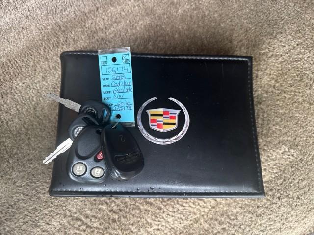 2003 White Diamond /Pewter Cadillac Escalade ESV 4WD/AWD (3GYFK66N23G) with an 6.0L Vortec 6000 High-Output V8 SFI Engine engine, Automatic transmission, located at 4701 North Dixie Hwy, Pompano Beach, FL, 33064, (954) 422-2889, 26.240938, -80.123474 - OUR WEBPAGE FLORIDACARS1.COM HAS OVER 100 PHOTOS AND FREE CARFAX LINK 2003 CADILLAC ESCALADE ESV VIN: 3GYFK66N23G235178 3 G Y F K 6 6 N 2 3 G 2 3 5 1 7 8 4 DOOR WAGON/SPORT UTILITY 6.0L V8 F GASOLINE 17 MPG ALL WHEEL DRIVE Features 4WD/AWD ABS Brakes Air Conditioning Alloy Wheels AM/FM Stereo Automa - Photo#23