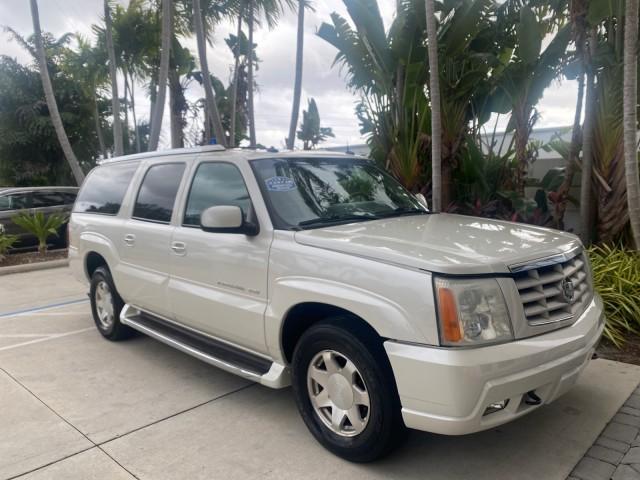 2003 White Diamond /Pewter Cadillac Escalade ESV 4WD/AWD (3GYFK66N23G) with an 6.0L Vortec 6000 High-Output V8 SFI Engine engine, Automatic transmission, located at 4701 North Dixie Hwy, Pompano Beach, FL, 33064, (954) 422-2889, 26.240938, -80.123474 - OUR WEBPAGE FLORIDACARS1.COM HAS OVER 100 PHOTOS AND FREE CARFAX LINK 2003 CADILLAC ESCALADE ESV VIN: 3GYFK66N23G235178 3 G Y F K 6 6 N 2 3 G 2 3 5 1 7 8 4 DOOR WAGON/SPORT UTILITY 6.0L V8 F GASOLINE 17 MPG ALL WHEEL DRIVE Features 4WD/AWD ABS Brakes Air Conditioning Alloy Wheels AM/FM Stereo Automa - Photo#24