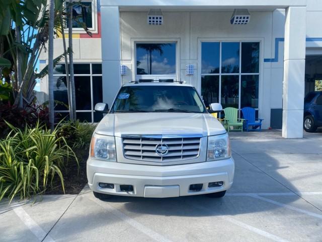 2003 White Diamond /Pewter Cadillac Escalade ESV 4WD/AWD (3GYFK66N23G) with an 6.0L Vortec 6000 High-Output V8 SFI Engine engine, Automatic transmission, located at 4701 North Dixie Hwy, Pompano Beach, FL, 33064, (954) 422-2889, 26.240938, -80.123474 - OUR WEBPAGE FLORIDACARS1.COM HAS OVER 100 PHOTOS AND FREE CARFAX LINK 2003 CADILLAC ESCALADE ESV VIN: 3GYFK66N23G235178 3 G Y F K 6 6 N 2 3 G 2 3 5 1 7 8 4 DOOR WAGON/SPORT UTILITY 6.0L V8 F GASOLINE 17 MPG ALL WHEEL DRIVE Features 4WD/AWD ABS Brakes Air Conditioning Alloy Wheels AM/FM Stereo Automa - Photo#25