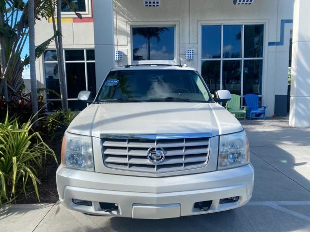 2003 White Diamond /Pewter Cadillac Escalade ESV 4WD/AWD (3GYFK66N23G) with an 6.0L Vortec 6000 High-Output V8 SFI Engine engine, Automatic transmission, located at 4701 North Dixie Hwy, Pompano Beach, FL, 33064, (954) 422-2889, 26.240938, -80.123474 - OUR WEBPAGE FLORIDACARS1.COM HAS OVER 100 PHOTOS AND FREE CARFAX LINK 2003 CADILLAC ESCALADE ESV VIN: 3GYFK66N23G235178 3 G Y F K 6 6 N 2 3 G 2 3 5 1 7 8 4 DOOR WAGON/SPORT UTILITY 6.0L V8 F GASOLINE 17 MPG ALL WHEEL DRIVE Features 4WD/AWD ABS Brakes Air Conditioning Alloy Wheels AM/FM Stereo Automa - Photo#26
