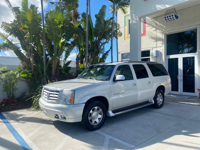 2003 White Diamond /Pewter Cadillac Escalade ESV 4WD/AWD (3GYFK66N23G) with an 6.0L Vortec 6000 High-Output V8 SFI Engine engine, Automatic transmission, located at 4701 North Dixie Hwy, Pompano Beach, FL, 33064, (954) 422-2889, 26.240938, -80.123474 - OUR WEBPAGE FLORIDACARS1.COM HAS OVER 100 PHOTOS AND FREE CARFAX LINK 2003 CADILLAC ESCALADE ESV VIN: 3GYFK66N23G235178 3 G Y F K 6 6 N 2 3 G 2 3 5 1 7 8 4 DOOR WAGON/SPORT UTILITY 6.0L V8 F GASOLINE 17 MPG ALL WHEEL DRIVE Features 4WD/AWD ABS Brakes Air Conditioning Alloy Wheels AM/FM Stereo Automa - Photo#27