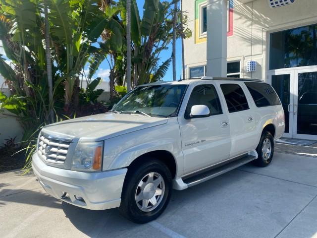 2003 White Diamond /Pewter Cadillac Escalade ESV 4WD/AWD (3GYFK66N23G) with an 6.0L Vortec 6000 High-Output V8 SFI Engine engine, Automatic transmission, located at 4701 North Dixie Hwy, Pompano Beach, FL, 33064, (954) 422-2889, 26.240938, -80.123474 - OUR WEBPAGE FLORIDACARS1.COM HAS OVER 100 PHOTOS AND FREE CARFAX LINK 2003 CADILLAC ESCALADE ESV VIN: 3GYFK66N23G235178 3 G Y F K 6 6 N 2 3 G 2 3 5 1 7 8 4 DOOR WAGON/SPORT UTILITY 6.0L V8 F GASOLINE 17 MPG ALL WHEEL DRIVE Features 4WD/AWD ABS Brakes Air Conditioning Alloy Wheels AM/FM Stereo Automa - Photo#28