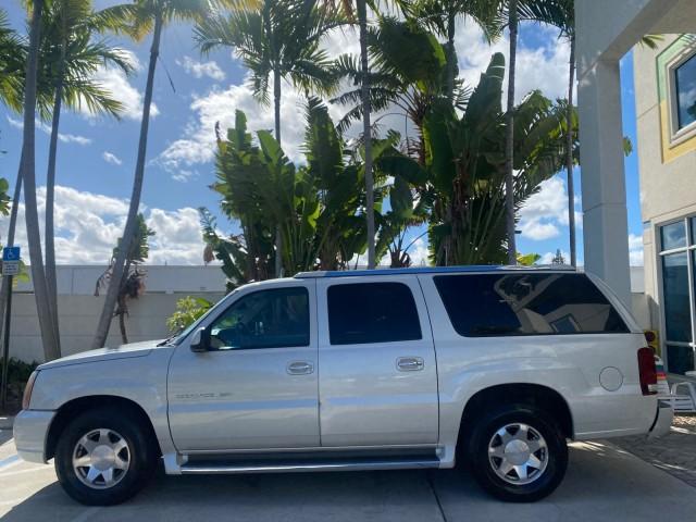 2003 White Diamond /Pewter Cadillac Escalade ESV 4WD/AWD (3GYFK66N23G) with an 6.0L Vortec 6000 High-Output V8 SFI Engine engine, Automatic transmission, located at 4701 North Dixie Hwy, Pompano Beach, FL, 33064, (954) 422-2889, 26.240938, -80.123474 - OUR WEBPAGE FLORIDACARS1.COM HAS OVER 100 PHOTOS AND FREE CARFAX LINK 2003 CADILLAC ESCALADE ESV VIN: 3GYFK66N23G235178 3 G Y F K 6 6 N 2 3 G 2 3 5 1 7 8 4 DOOR WAGON/SPORT UTILITY 6.0L V8 F GASOLINE 17 MPG ALL WHEEL DRIVE Features 4WD/AWD ABS Brakes Air Conditioning Alloy Wheels AM/FM Stereo Automa - Photo#30