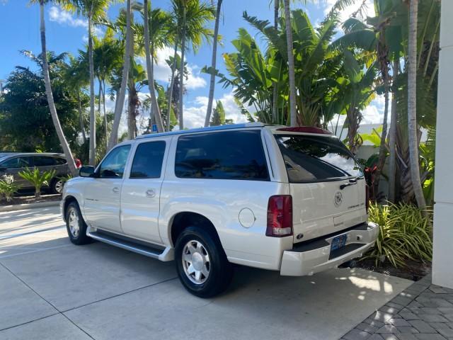 2003 White Diamond /Pewter Cadillac Escalade ESV 4WD/AWD (3GYFK66N23G) with an 6.0L Vortec 6000 High-Output V8 SFI Engine engine, Automatic transmission, located at 4701 North Dixie Hwy, Pompano Beach, FL, 33064, (954) 422-2889, 26.240938, -80.123474 - OUR WEBPAGE FLORIDACARS1.COM HAS OVER 100 PHOTOS AND FREE CARFAX LINK 2003 CADILLAC ESCALADE ESV VIN: 3GYFK66N23G235178 3 G Y F K 6 6 N 2 3 G 2 3 5 1 7 8 4 DOOR WAGON/SPORT UTILITY 6.0L V8 F GASOLINE 17 MPG ALL WHEEL DRIVE Features 4WD/AWD ABS Brakes Air Conditioning Alloy Wheels AM/FM Stereo Automa - Photo#31