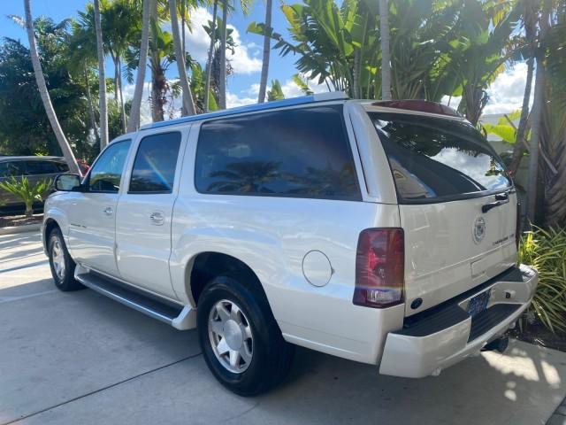 2003 White Diamond /Pewter Cadillac Escalade ESV 4WD/AWD (3GYFK66N23G) with an 6.0L Vortec 6000 High-Output V8 SFI Engine engine, Automatic transmission, located at 4701 North Dixie Hwy, Pompano Beach, FL, 33064, (954) 422-2889, 26.240938, -80.123474 - OUR WEBPAGE FLORIDACARS1.COM HAS OVER 100 PHOTOS AND FREE CARFAX LINK 2003 CADILLAC ESCALADE ESV VIN: 3GYFK66N23G235178 3 G Y F K 6 6 N 2 3 G 2 3 5 1 7 8 4 DOOR WAGON/SPORT UTILITY 6.0L V8 F GASOLINE 17 MPG ALL WHEEL DRIVE Features 4WD/AWD ABS Brakes Air Conditioning Alloy Wheels AM/FM Stereo Automa - Photo#32