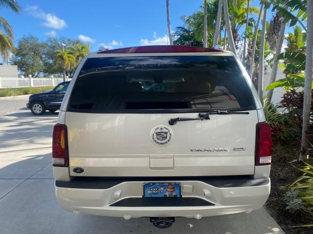 2003 White Diamond /Pewter Cadillac Escalade ESV 4WD/AWD (3GYFK66N23G) with an 6.0L Vortec 6000 High-Output V8 SFI Engine engine, Automatic transmission, located at 4701 North Dixie Hwy, Pompano Beach, FL, 33064, (954) 422-2889, 26.240938, -80.123474 - OUR WEBPAGE FLORIDACARS1.COM HAS OVER 100 PHOTOS AND FREE CARFAX LINK 2003 CADILLAC ESCALADE ESV VIN: 3GYFK66N23G235178 3 G Y F K 6 6 N 2 3 G 2 3 5 1 7 8 4 DOOR WAGON/SPORT UTILITY 6.0L V8 F GASOLINE 17 MPG ALL WHEEL DRIVE Features 4WD/AWD ABS Brakes Air Conditioning Alloy Wheels AM/FM Stereo Automa - Photo#34