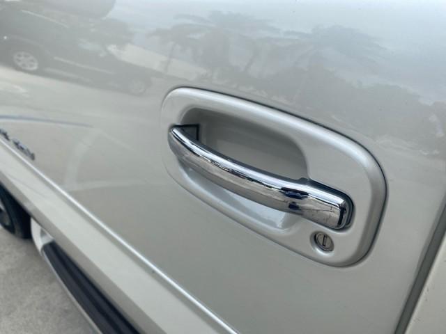 2003 White Diamond /Pewter Cadillac Escalade ESV 4WD/AWD (3GYFK66N23G) with an 6.0L Vortec 6000 High-Output V8 SFI Engine engine, Automatic transmission, located at 4701 North Dixie Hwy, Pompano Beach, FL, 33064, (954) 422-2889, 26.240938, -80.123474 - OUR WEBPAGE FLORIDACARS1.COM HAS OVER 100 PHOTOS AND FREE CARFAX LINK 2003 CADILLAC ESCALADE ESV VIN: 3GYFK66N23G235178 3 G Y F K 6 6 N 2 3 G 2 3 5 1 7 8 4 DOOR WAGON/SPORT UTILITY 6.0L V8 F GASOLINE 17 MPG ALL WHEEL DRIVE Features 4WD/AWD ABS Brakes Air Conditioning Alloy Wheels AM/FM Stereo Automa - Photo#36