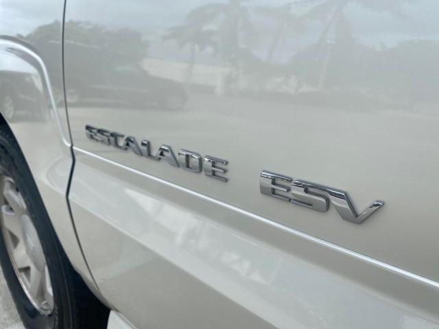 2003 White Diamond /Pewter Cadillac Escalade ESV 4WD/AWD (3GYFK66N23G) with an 6.0L Vortec 6000 High-Output V8 SFI Engine engine, Automatic transmission, located at 4701 North Dixie Hwy, Pompano Beach, FL, 33064, (954) 422-2889, 26.240938, -80.123474 - OUR WEBPAGE FLORIDACARS1.COM HAS OVER 100 PHOTOS AND FREE CARFAX LINK 2003 CADILLAC ESCALADE ESV VIN: 3GYFK66N23G235178 3 G Y F K 6 6 N 2 3 G 2 3 5 1 7 8 4 DOOR WAGON/SPORT UTILITY 6.0L V8 F GASOLINE 17 MPG ALL WHEEL DRIVE Features 4WD/AWD ABS Brakes Air Conditioning Alloy Wheels AM/FM Stereo Automa - Photo#37