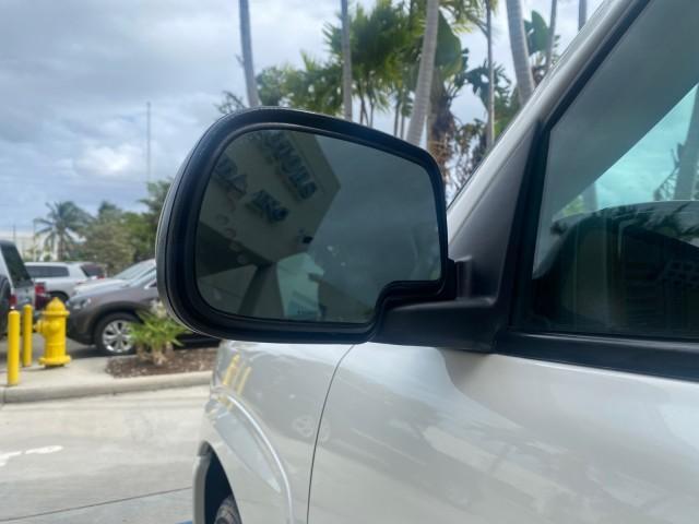 2003 White Diamond /Pewter Cadillac Escalade ESV 4WD/AWD (3GYFK66N23G) with an 6.0L Vortec 6000 High-Output V8 SFI Engine engine, Automatic transmission, located at 4701 North Dixie Hwy, Pompano Beach, FL, 33064, (954) 422-2889, 26.240938, -80.123474 - OUR WEBPAGE FLORIDACARS1.COM HAS OVER 100 PHOTOS AND FREE CARFAX LINK 2003 CADILLAC ESCALADE ESV VIN: 3GYFK66N23G235178 3 G Y F K 6 6 N 2 3 G 2 3 5 1 7 8 4 DOOR WAGON/SPORT UTILITY 6.0L V8 F GASOLINE 17 MPG ALL WHEEL DRIVE Features 4WD/AWD ABS Brakes Air Conditioning Alloy Wheels AM/FM Stereo Automa - Photo#38