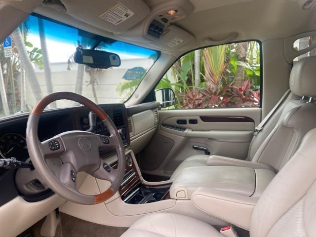 2003 White Diamond /Pewter Cadillac Escalade ESV 4WD/AWD (3GYFK66N23G) with an 6.0L Vortec 6000 High-Output V8 SFI Engine engine, Automatic transmission, located at 4701 North Dixie Hwy, Pompano Beach, FL, 33064, (954) 422-2889, 26.240938, -80.123474 - OUR WEBPAGE FLORIDACARS1.COM HAS OVER 100 PHOTOS AND FREE CARFAX LINK 2003 CADILLAC ESCALADE ESV VIN: 3GYFK66N23G235178 3 G Y F K 6 6 N 2 3 G 2 3 5 1 7 8 4 DOOR WAGON/SPORT UTILITY 6.0L V8 F GASOLINE 17 MPG ALL WHEEL DRIVE Features 4WD/AWD ABS Brakes Air Conditioning Alloy Wheels AM/FM Stereo Automa - Photo#41
