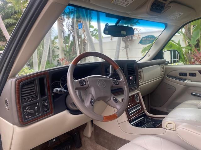 2003 White Diamond /Pewter Cadillac Escalade ESV 4WD/AWD (3GYFK66N23G) with an 6.0L Vortec 6000 High-Output V8 SFI Engine engine, Automatic transmission, located at 4701 North Dixie Hwy, Pompano Beach, FL, 33064, (954) 422-2889, 26.240938, -80.123474 - OUR WEBPAGE FLORIDACARS1.COM HAS OVER 100 PHOTOS AND FREE CARFAX LINK 2003 CADILLAC ESCALADE ESV VIN: 3GYFK66N23G235178 3 G Y F K 6 6 N 2 3 G 2 3 5 1 7 8 4 DOOR WAGON/SPORT UTILITY 6.0L V8 F GASOLINE 17 MPG ALL WHEEL DRIVE Features 4WD/AWD ABS Brakes Air Conditioning Alloy Wheels AM/FM Stereo Automa - Photo#44