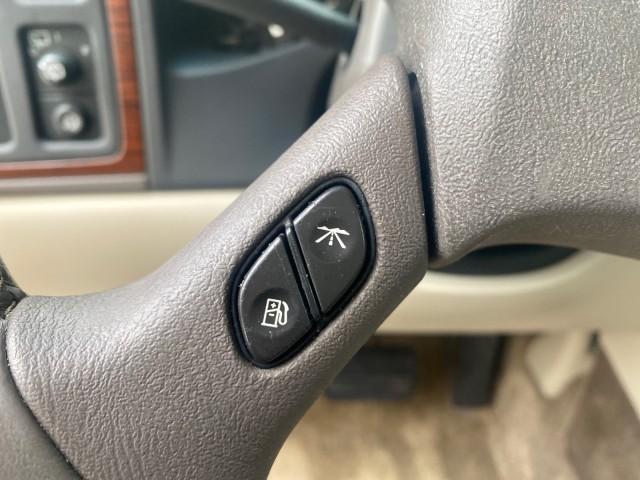 2003 White Diamond /Pewter Cadillac Escalade ESV 4WD/AWD (3GYFK66N23G) with an 6.0L Vortec 6000 High-Output V8 SFI Engine engine, Automatic transmission, located at 4701 North Dixie Hwy, Pompano Beach, FL, 33064, (954) 422-2889, 26.240938, -80.123474 - OUR WEBPAGE FLORIDACARS1.COM HAS OVER 100 PHOTOS AND FREE CARFAX LINK 2003 CADILLAC ESCALADE ESV VIN: 3GYFK66N23G235178 3 G Y F K 6 6 N 2 3 G 2 3 5 1 7 8 4 DOOR WAGON/SPORT UTILITY 6.0L V8 F GASOLINE 17 MPG ALL WHEEL DRIVE Features 4WD/AWD ABS Brakes Air Conditioning Alloy Wheels AM/FM Stereo Automa - Photo#47