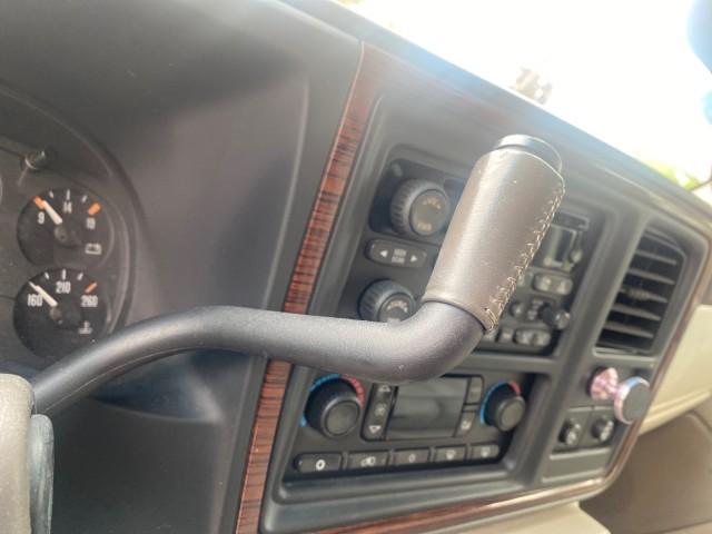 2003 White Diamond /Pewter Cadillac Escalade ESV 4WD/AWD (3GYFK66N23G) with an 6.0L Vortec 6000 High-Output V8 SFI Engine engine, Automatic transmission, located at 4701 North Dixie Hwy, Pompano Beach, FL, 33064, (954) 422-2889, 26.240938, -80.123474 - OUR WEBPAGE FLORIDACARS1.COM HAS OVER 100 PHOTOS AND FREE CARFAX LINK 2003 CADILLAC ESCALADE ESV VIN: 3GYFK66N23G235178 3 G Y F K 6 6 N 2 3 G 2 3 5 1 7 8 4 DOOR WAGON/SPORT UTILITY 6.0L V8 F GASOLINE 17 MPG ALL WHEEL DRIVE Features 4WD/AWD ABS Brakes Air Conditioning Alloy Wheels AM/FM Stereo Automa - Photo#51