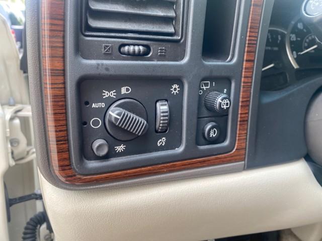 2003 White Diamond /Pewter Cadillac Escalade ESV 4WD/AWD (3GYFK66N23G) with an 6.0L Vortec 6000 High-Output V8 SFI Engine engine, Automatic transmission, located at 4701 North Dixie Hwy, Pompano Beach, FL, 33064, (954) 422-2889, 26.240938, -80.123474 - OUR WEBPAGE FLORIDACARS1.COM HAS OVER 100 PHOTOS AND FREE CARFAX LINK 2003 CADILLAC ESCALADE ESV VIN: 3GYFK66N23G235178 3 G Y F K 6 6 N 2 3 G 2 3 5 1 7 8 4 DOOR WAGON/SPORT UTILITY 6.0L V8 F GASOLINE 17 MPG ALL WHEEL DRIVE Features 4WD/AWD ABS Brakes Air Conditioning Alloy Wheels AM/FM Stereo Automa - Photo#52