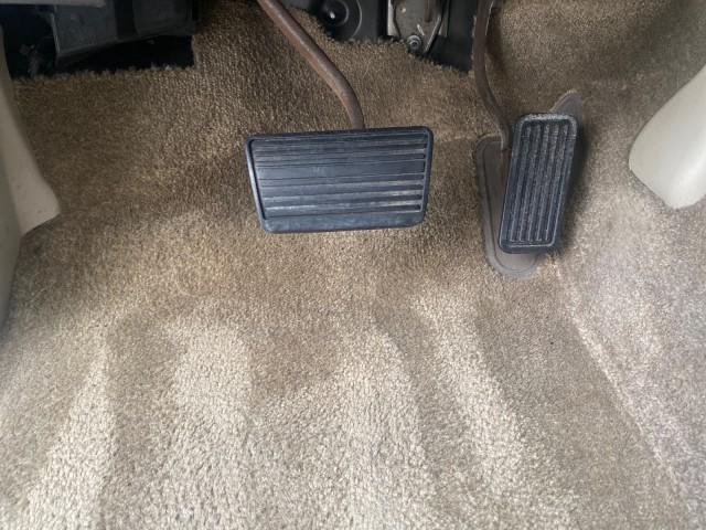 2003 White Diamond /Pewter Cadillac Escalade ESV 4WD/AWD (3GYFK66N23G) with an 6.0L Vortec 6000 High-Output V8 SFI Engine engine, Automatic transmission, located at 4701 North Dixie Hwy, Pompano Beach, FL, 33064, (954) 422-2889, 26.240938, -80.123474 - OUR WEBPAGE FLORIDACARS1.COM HAS OVER 100 PHOTOS AND FREE CARFAX LINK 2003 CADILLAC ESCALADE ESV VIN: 3GYFK66N23G235178 3 G Y F K 6 6 N 2 3 G 2 3 5 1 7 8 4 DOOR WAGON/SPORT UTILITY 6.0L V8 F GASOLINE 17 MPG ALL WHEEL DRIVE Features 4WD/AWD ABS Brakes Air Conditioning Alloy Wheels AM/FM Stereo Automa - Photo#53