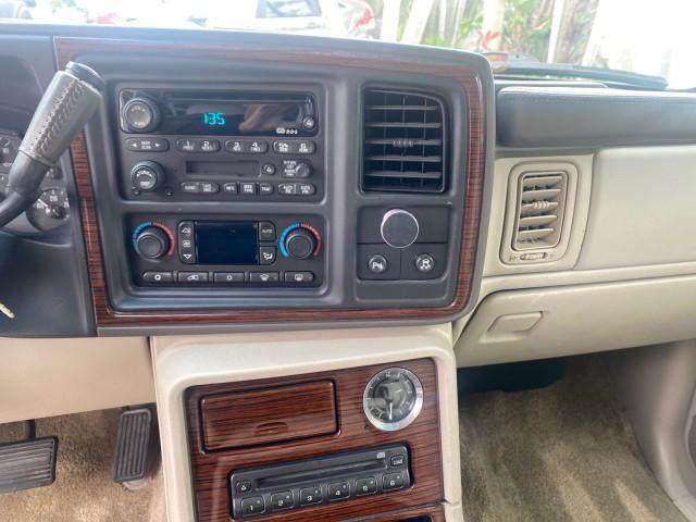 2003 White Diamond /Pewter Cadillac Escalade ESV 4WD/AWD (3GYFK66N23G) with an 6.0L Vortec 6000 High-Output V8 SFI Engine engine, Automatic transmission, located at 4701 North Dixie Hwy, Pompano Beach, FL, 33064, (954) 422-2889, 26.240938, -80.123474 - OUR WEBPAGE FLORIDACARS1.COM HAS OVER 100 PHOTOS AND FREE CARFAX LINK 2003 CADILLAC ESCALADE ESV VIN: 3GYFK66N23G235178 3 G Y F K 6 6 N 2 3 G 2 3 5 1 7 8 4 DOOR WAGON/SPORT UTILITY 6.0L V8 F GASOLINE 17 MPG ALL WHEEL DRIVE Features 4WD/AWD ABS Brakes Air Conditioning Alloy Wheels AM/FM Stereo Automa - Photo#55