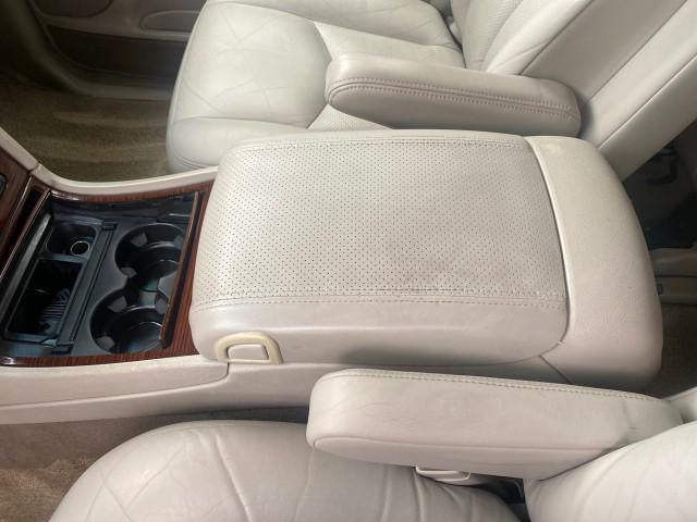 2003 White Diamond /Pewter Cadillac Escalade ESV 4WD/AWD (3GYFK66N23G) with an 6.0L Vortec 6000 High-Output V8 SFI Engine engine, Automatic transmission, located at 4701 North Dixie Hwy, Pompano Beach, FL, 33064, (954) 422-2889, 26.240938, -80.123474 - OUR WEBPAGE FLORIDACARS1.COM HAS OVER 100 PHOTOS AND FREE CARFAX LINK 2003 CADILLAC ESCALADE ESV VIN: 3GYFK66N23G235178 3 G Y F K 6 6 N 2 3 G 2 3 5 1 7 8 4 DOOR WAGON/SPORT UTILITY 6.0L V8 F GASOLINE 17 MPG ALL WHEEL DRIVE Features 4WD/AWD ABS Brakes Air Conditioning Alloy Wheels AM/FM Stereo Automa - Photo#61