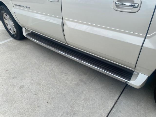 2003 White Diamond /Pewter Cadillac Escalade ESV 4WD/AWD (3GYFK66N23G) with an 6.0L Vortec 6000 High-Output V8 SFI Engine engine, Automatic transmission, located at 4701 North Dixie Hwy, Pompano Beach, FL, 33064, (954) 422-2889, 26.240938, -80.123474 - OUR WEBPAGE FLORIDACARS1.COM HAS OVER 100 PHOTOS AND FREE CARFAX LINK 2003 CADILLAC ESCALADE ESV VIN: 3GYFK66N23G235178 3 G Y F K 6 6 N 2 3 G 2 3 5 1 7 8 4 DOOR WAGON/SPORT UTILITY 6.0L V8 F GASOLINE 17 MPG ALL WHEEL DRIVE Features 4WD/AWD ABS Brakes Air Conditioning Alloy Wheels AM/FM Stereo Automa - Photo#68