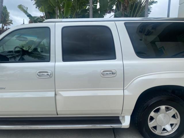 2003 White Diamond /Pewter Cadillac Escalade ESV 4WD/AWD (3GYFK66N23G) with an 6.0L Vortec 6000 High-Output V8 SFI Engine engine, Automatic transmission, located at 4701 North Dixie Hwy, Pompano Beach, FL, 33064, (954) 422-2889, 26.240938, -80.123474 - OUR WEBPAGE FLORIDACARS1.COM HAS OVER 100 PHOTOS AND FREE CARFAX LINK 2003 CADILLAC ESCALADE ESV VIN: 3GYFK66N23G235178 3 G Y F K 6 6 N 2 3 G 2 3 5 1 7 8 4 DOOR WAGON/SPORT UTILITY 6.0L V8 F GASOLINE 17 MPG ALL WHEEL DRIVE Features 4WD/AWD ABS Brakes Air Conditioning Alloy Wheels AM/FM Stereo Automa - Photo#69
