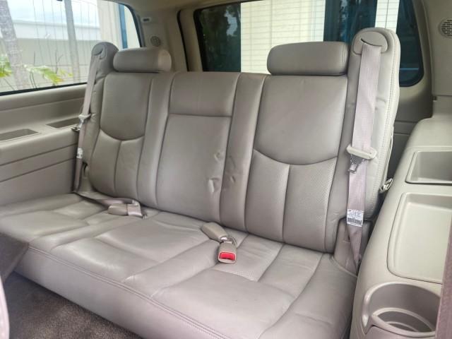 2003 White Diamond /Pewter Cadillac Escalade ESV 4WD/AWD (3GYFK66N23G) with an 6.0L Vortec 6000 High-Output V8 SFI Engine engine, Automatic transmission, located at 4701 North Dixie Hwy, Pompano Beach, FL, 33064, (954) 422-2889, 26.240938, -80.123474 - OUR WEBPAGE FLORIDACARS1.COM HAS OVER 100 PHOTOS AND FREE CARFAX LINK 2003 CADILLAC ESCALADE ESV VIN: 3GYFK66N23G235178 3 G Y F K 6 6 N 2 3 G 2 3 5 1 7 8 4 DOOR WAGON/SPORT UTILITY 6.0L V8 F GASOLINE 17 MPG ALL WHEEL DRIVE Features 4WD/AWD ABS Brakes Air Conditioning Alloy Wheels AM/FM Stereo Automa - Photo#78