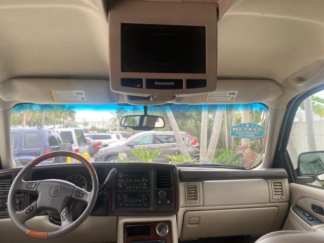 2003 White Diamond /Pewter Cadillac Escalade ESV 4WD/AWD (3GYFK66N23G) with an 6.0L Vortec 6000 High-Output V8 SFI Engine engine, Automatic transmission, located at 4701 North Dixie Hwy, Pompano Beach, FL, 33064, (954) 422-2889, 26.240938, -80.123474 - OUR WEBPAGE FLORIDACARS1.COM HAS OVER 100 PHOTOS AND FREE CARFAX LINK 2003 CADILLAC ESCALADE ESV VIN: 3GYFK66N23G235178 3 G Y F K 6 6 N 2 3 G 2 3 5 1 7 8 4 DOOR WAGON/SPORT UTILITY 6.0L V8 F GASOLINE 17 MPG ALL WHEEL DRIVE Features 4WD/AWD ABS Brakes Air Conditioning Alloy Wheels AM/FM Stereo Automa - Photo#82