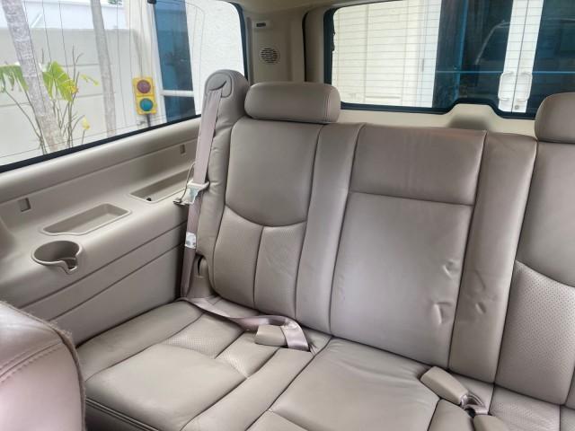 2003 White Diamond /Pewter Cadillac Escalade ESV 4WD/AWD (3GYFK66N23G) with an 6.0L Vortec 6000 High-Output V8 SFI Engine engine, Automatic transmission, located at 4701 North Dixie Hwy, Pompano Beach, FL, 33064, (954) 422-2889, 26.240938, -80.123474 - OUR WEBPAGE FLORIDACARS1.COM HAS OVER 100 PHOTOS AND FREE CARFAX LINK 2003 CADILLAC ESCALADE ESV VIN: 3GYFK66N23G235178 3 G Y F K 6 6 N 2 3 G 2 3 5 1 7 8 4 DOOR WAGON/SPORT UTILITY 6.0L V8 F GASOLINE 17 MPG ALL WHEEL DRIVE Features 4WD/AWD ABS Brakes Air Conditioning Alloy Wheels AM/FM Stereo Automa - Photo#83